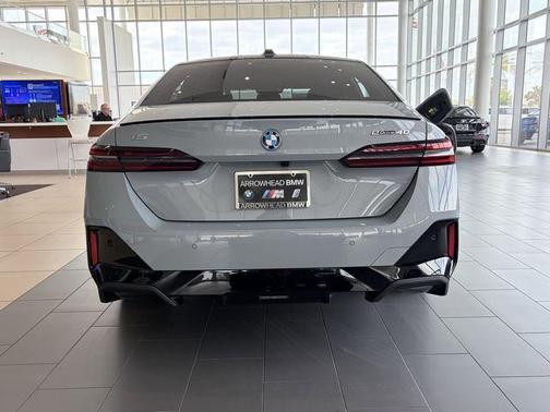 Brooklyn Grey Metallic 2026 BMW i5 eDrive40