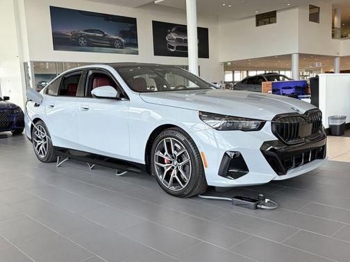 Brooklyn Grey Metallic 2026 BMW i5 eDrive40