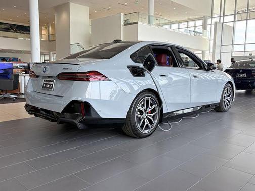 Brooklyn Grey Metallic 2026 BMW i5 eDrive40