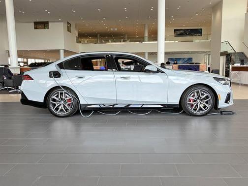 Brooklyn Grey Metallic 2026 BMW i5 eDrive40