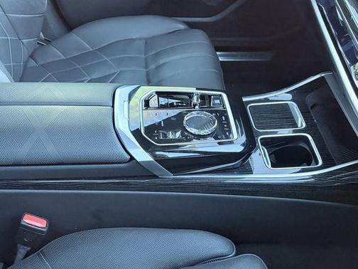 Black Sapphire Metallic 2024 BMW 740 740i