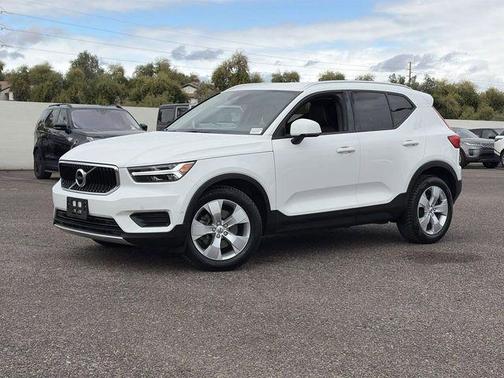 Ice White 2019 Volvo XC40 T5 Momentum