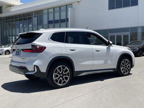 Mineral White Metallic 2025 BMW X1 xDrive28i