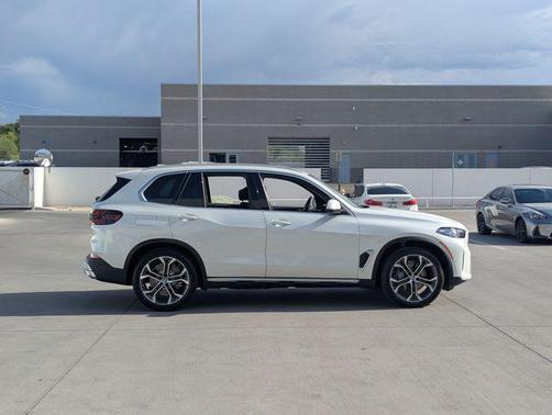 Mineral White Metallic 2026 BMW X5 PHEV xDrive50e