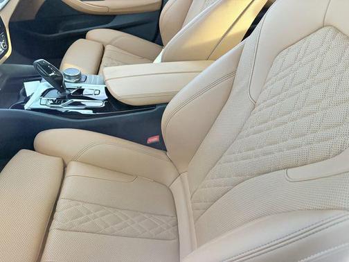 Aventurin Red Metallic 2023 BMW 530 i