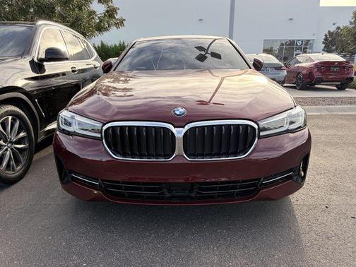 Aventurin Red Metallic 2023 BMW 530 i