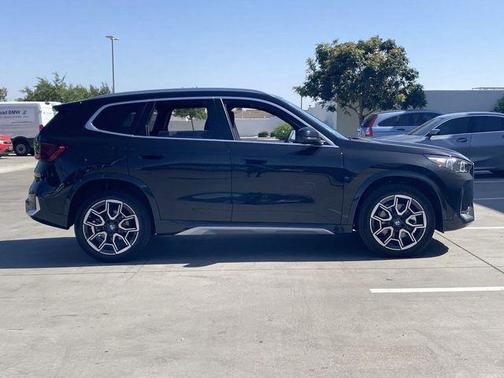 Black Sapphire Metallic 2025 BMW X1 xDrive28i