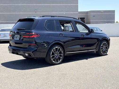 Carbon Black Metallic 2025 BMW X7 xDrive40i