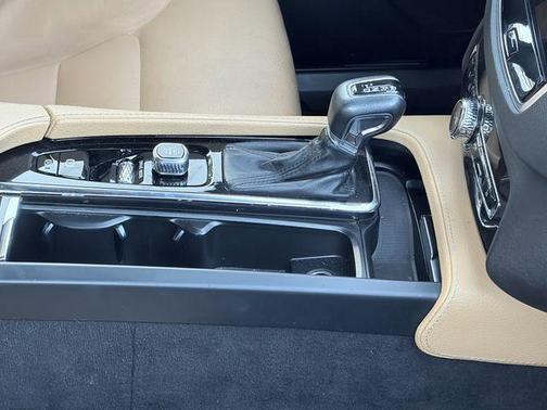 Denim Blue Metallic 2019 Volvo XC90 T6 Momentum