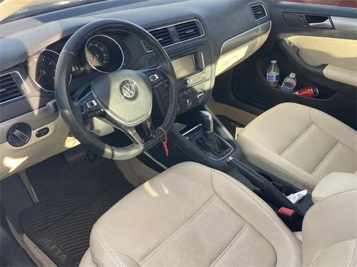 2015 Volkswagen Jetta Auto SE w/Connectivity/Navigation