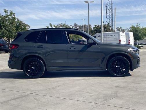 2022 BMW X5 M50i