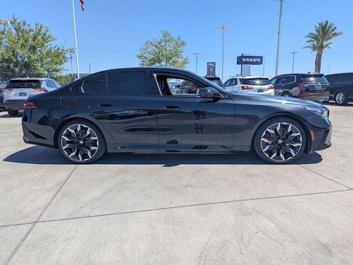 Black Sapphire Metallic 2026 BMW i5 eDrive40