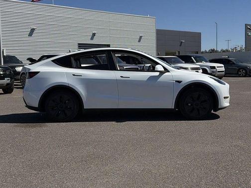 2024 Tesla Model Y Long Range Single Motor Rear-Wheel Drive
