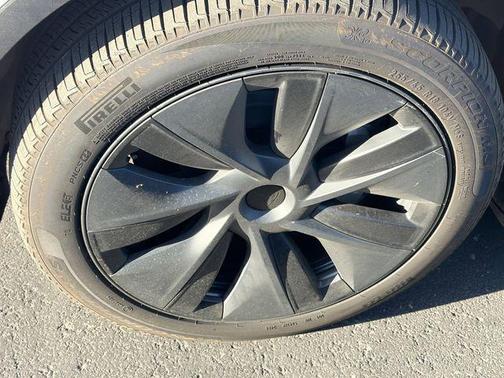 2024 Tesla Model Y Long Range Single Motor Rear-Wheel Drive