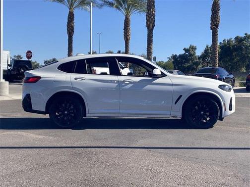 2025 BMW X4 xDrive30i