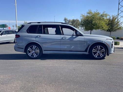 2025 BMW X7 M60i