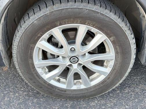 Gun Metallic 2017 Nissan Rogue SV