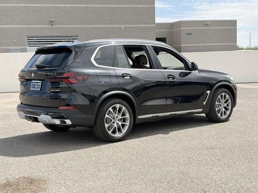 Black Sapphire Metallic 2026 BMW X5 PHEV xDrive50e