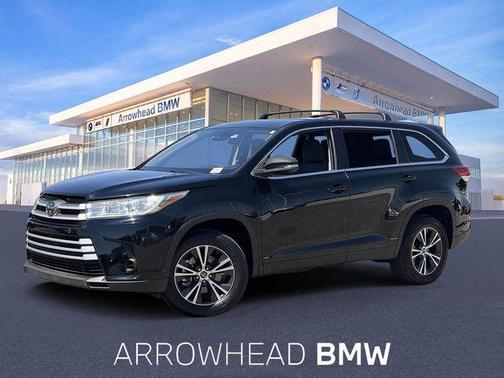 Midnight Black Metallic 2019 Toyota Highlander LE
