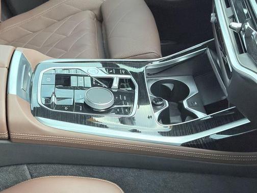 Carbon Black Metallic 2024 BMW X7 xDrive40i