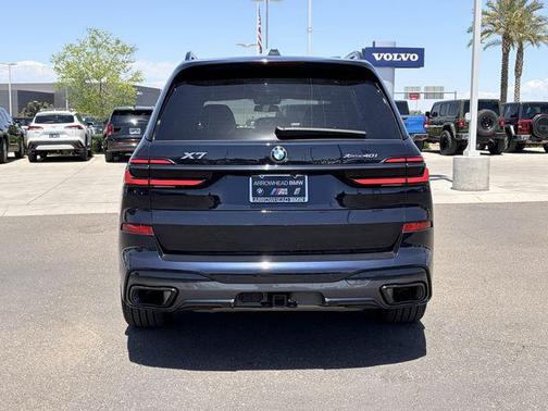 Carbon Black Metallic 2024 BMW X7 xDrive40i