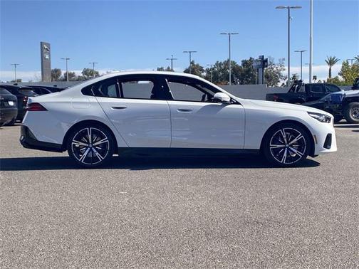 2025 BMW 530 i