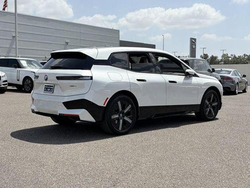 Mineral White Metallic 2024 BMW iX xDrive50