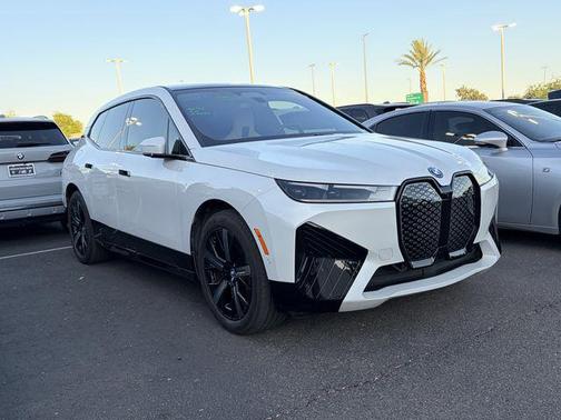 Mineral White Metallic 2024 BMW iX xDrive50