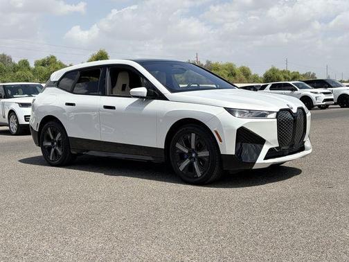Mineral White Metallic 2024 BMW iX xDrive50