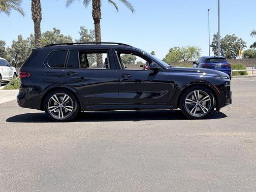Carbon Black Metallic 2024 BMW X7 xDrive40i