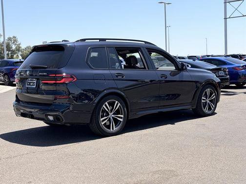 Carbon Black Metallic 2024 BMW X7 xDrive40i