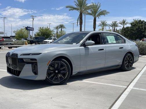 Brooklyn Grey Metallic 2025 BMW i7 xDrive60