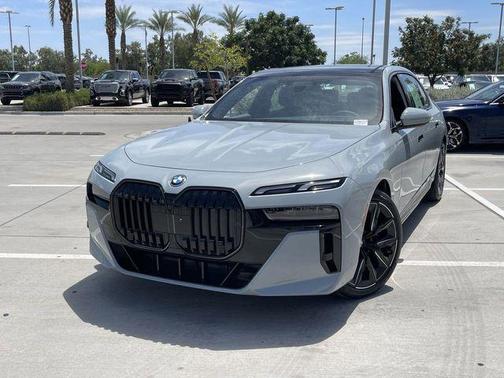 Brooklyn Grey Metallic 2025 BMW i7 xDrive60