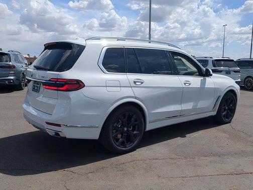 Alpine White 2025 BMW X7 xDrive40i