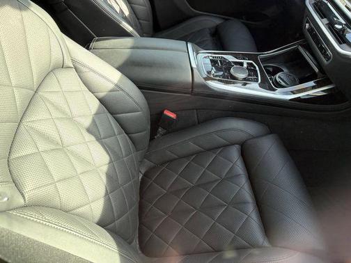 Black Sapphire Metallic 2023 BMW X7 xDrive40i