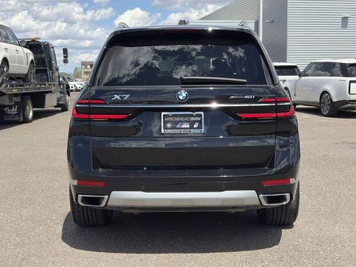Black Sapphire Metallic 2023 BMW X7 xDrive40i