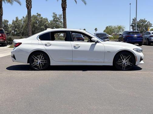 Alpine White 2022 BMW 330e 330e iPerformance