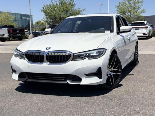 Alpine White 2022 BMW 330e 330e iPerformance