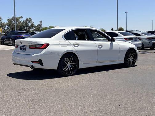 Alpine White 2022 BMW 330e 330e iPerformance