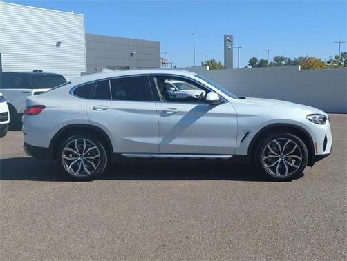 2025 BMW X4 xDrive30i