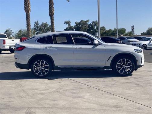 2025 BMW X4 xDrive30i