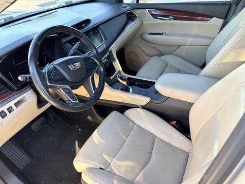 Silver Coast Metallic 2017 Cadillac XT5 Luxury