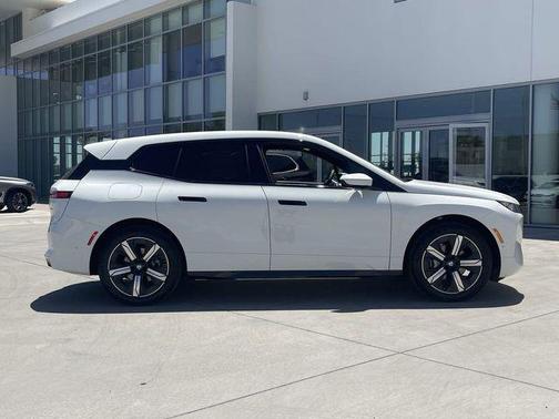 2026 BMW iX xDrive60