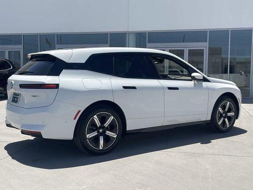 2026 BMW iX xDrive60