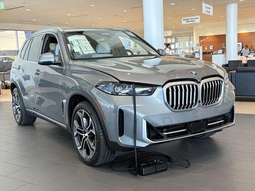 Skyscraper Grey Metallic 2026 BMW X5 xDrive40i