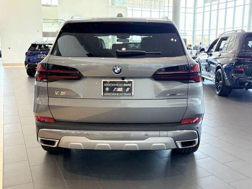 Skyscraper Grey Metallic 2026 BMW X5 xDrive40i