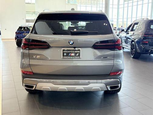 Skyscraper Grey Metallic 2026 BMW X5 xDrive40i