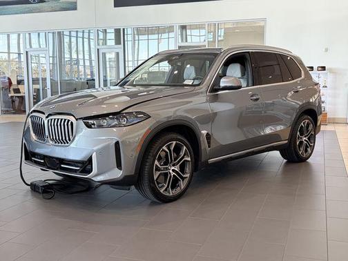 Skyscraper Grey Metallic 2026 BMW X5 xDrive40i