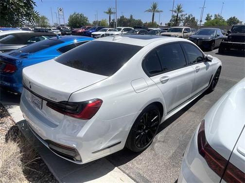 2022 BMW 740 i