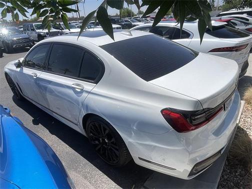 2022 BMW 740 i